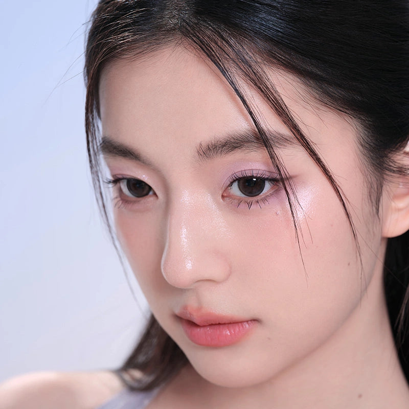 Model Wearing Judydoll Play Color ALL-IN-ONE Palette #01 Pink Glam  