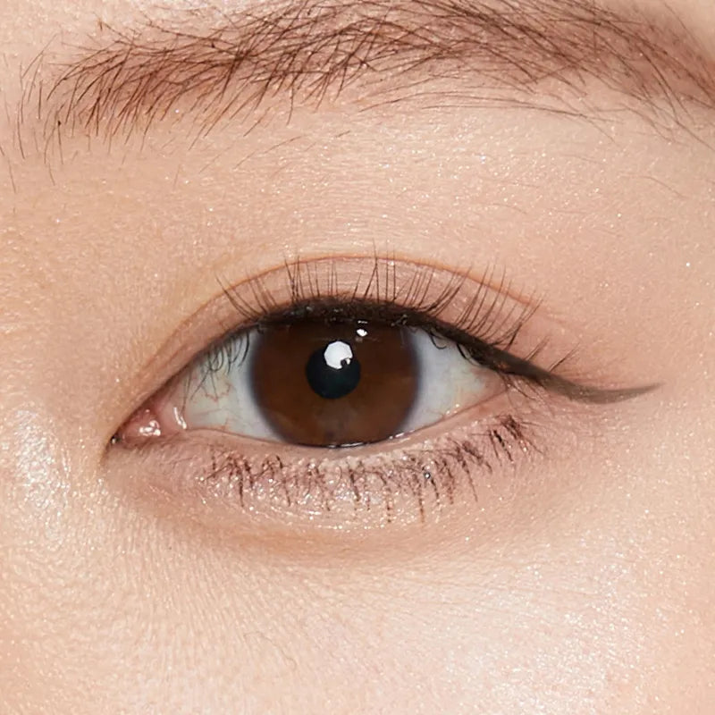 Delineador de ojos líquido floreciente 