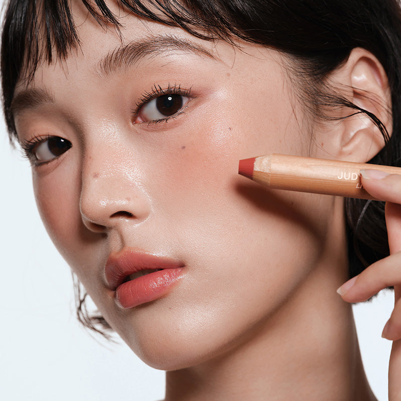 Lápiz de labios y mejillas 